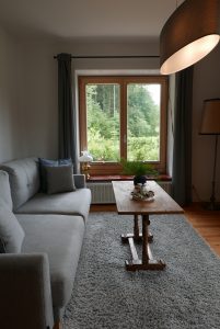 Wohnzimmer mit Blick in den Garten | Laubenstein