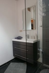 Waschbecken mit LED Spiegel | Zellerhorn